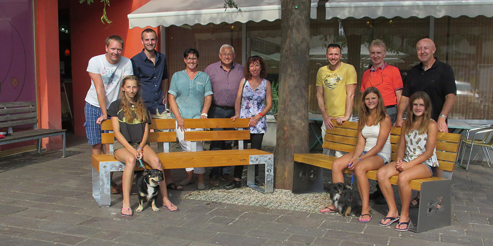 Neue Sitzbänke am Marktplatz in Böheimkirchen